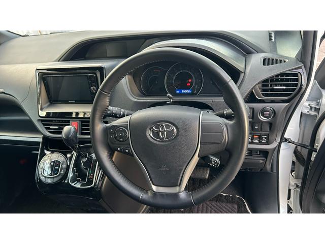 ノア Ｓｉ　ダブルバイビー　トヨタセーフティーセンス　ＬＥＤヘッドライト　社外フルセグナビ　バックモニター　後席モニター　ＥＴＣ　クルーズコントロール　スマートキー＆純正エンジンスターター　両側電動スライドドア（20枚目）