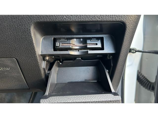 ノア Ｓｉ　ダブルバイビー　トヨタセーフティーセンス　ＬＥＤヘッドライト　社外フルセグナビ　バックモニター　後席モニター　ＥＴＣ　クルーズコントロール　スマートキー＆純正エンジンスターター　両側電動スライドドア（22枚目）