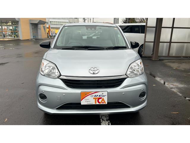 パッソ Ｘ　スマートアシスト３　純正ワンセグナビ　バックガイドモニター　運転席シートヒーター　スマートキー　ＶＳＣ　ＴＣＲ　４ＷＤ　ＥＴＣ　ベンチシート　アイドリングストップ　オートマチックハイビーム　ＣＤ（3枚目）