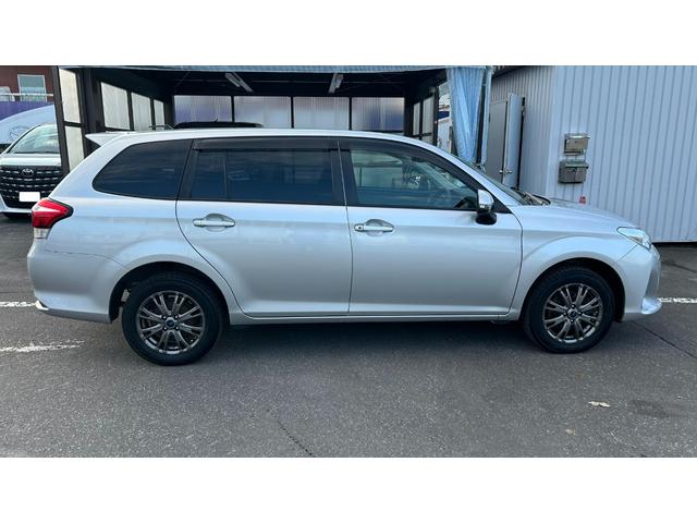 カローラフィールダー ＥＸ　トヨタセーフティーセンス　純正ＣＤチューナー　トラクションコントロール　横滑り防止　スマートキー　ＥＴＣ（5枚目）