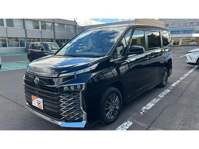 ヴォクシー Ｓ－Ｚ　トヨタセーフティーセンス　ＤＡフルセグナビ　パノラミックビューモニター　ＨＤＭＩ端子　１４型有機ＥＬ後席モニター　デジタルインナーミラー　アドバンストパーク　運転席・助手席シートヒーター付き（2枚目）