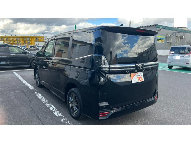 ヴォクシー Ｓ－Ｚ　トヨタセーフティーセンス　ＤＡフルセグナビ　パノラミックビューモニター　ＨＤＭＩ端子　１４型有機ＥＬ後席モニター　デジタルインナーミラー　アドバンストパーク　運転席・助手席シートヒーター付き（8枚目）