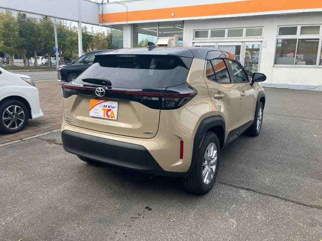 ヤリスクロス Ｇ　サイドバイザー　ＴＳＳ　ディスプレイオーディオ　バックカメラ　ベージュ×ブラックツートンカラー　４ＷＤ（3枚目）