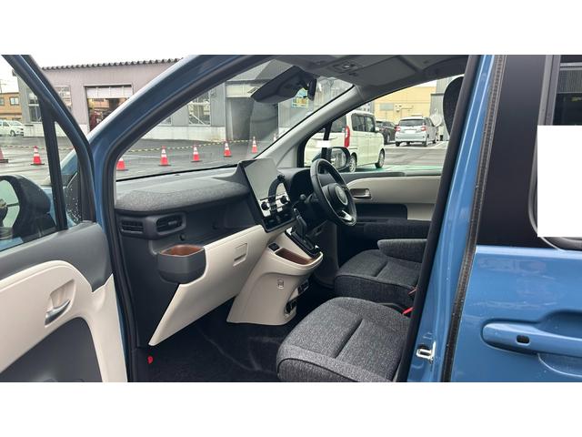 シエンタ ハイブリッドZ TSS DAフルセグナビ パノラミックビューモニター 運手席・助手席シートヒーター ハンドルヒーター ETC クルーズコントロール 1500Wコンセント アドバンストパーク 両側電動スライドドア(10枚目)