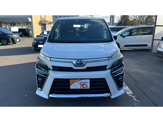 ヴォクシー ＺＳ　煌ＩＩＩ　トヨタセーフティーセンス　ＬＥＤヘッドライト　社外フルセグナビ　バックモニター　後席モニター　スマートキー＆純正エンジンスターター　クルーズコントロール（2枚目）