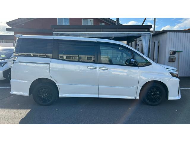 ヴォクシー ＺＳ　煌ＩＩＩ　トヨタセーフティーセンス　ＬＥＤヘッドライト　社外フルセグナビ　バックモニター　後席モニター　スマートキー＆純正エンジンスターター　クルーズコントロール（4枚目）