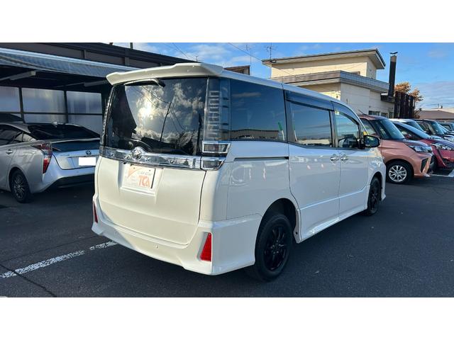 ヴォクシー ＺＳ　煌ＩＩＩ　トヨタセーフティーセンス　ＬＥＤヘッドライト　社外フルセグナビ　バックモニター　後席モニター　スマートキー＆純正エンジンスターター　クルーズコントロール（5枚目）