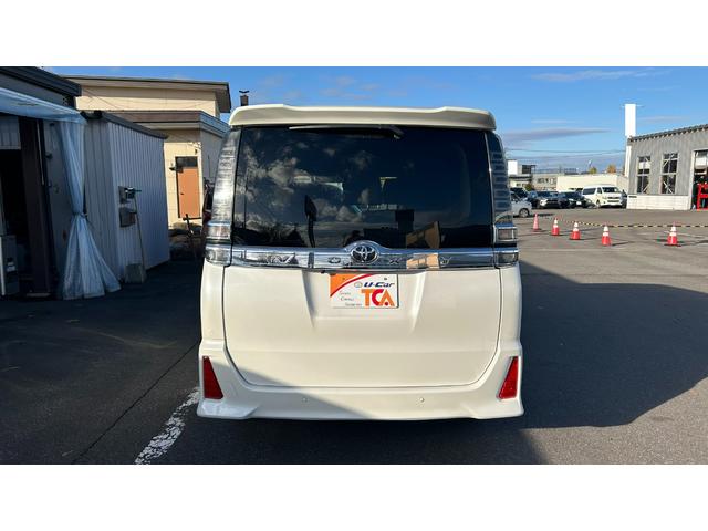 ヴォクシー ＺＳ　煌ＩＩＩ　トヨタセーフティーセンス　ＬＥＤヘッドライト　社外フルセグナビ　バックモニター　後席モニター　スマートキー＆純正エンジンスターター　クルーズコントロール（6枚目）