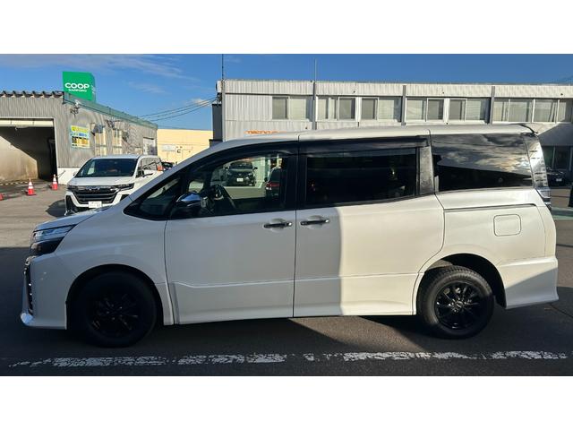 ヴォクシー ＺＳ　煌ＩＩＩ　トヨタセーフティーセンス　ＬＥＤヘッドライト　社外フルセグナビ　バックモニター　後席モニター　スマートキー＆純正エンジンスターター　クルーズコントロール（8枚目）