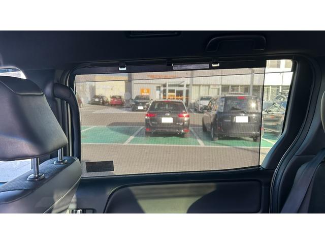 ヴォクシー ＺＳ　煌ＩＩＩ　トヨタセーフティーセンス　ＬＥＤヘッドライト　社外フルセグナビ　バックモニター　後席モニター　スマートキー＆純正エンジンスターター　クルーズコントロール（11枚目）