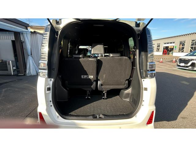 ヴォクシー ＺＳ　煌ＩＩＩ　トヨタセーフティーセンス　ＬＥＤヘッドライト　社外フルセグナビ　バックモニター　後席モニター　スマートキー＆純正エンジンスターター　クルーズコントロール（14枚目）