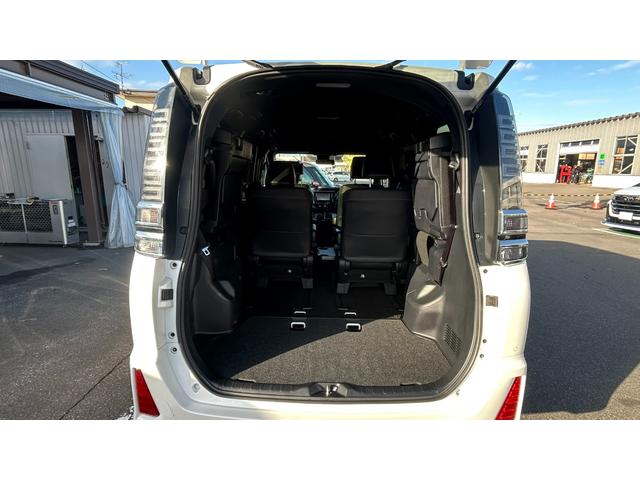 ヴォクシー ＺＳ　煌ＩＩＩ　トヨタセーフティーセンス　ＬＥＤヘッドライト　社外フルセグナビ　バックモニター　後席モニター　スマートキー＆純正エンジンスターター　クルーズコントロール（16枚目）