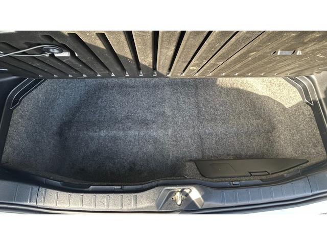 ヴォクシー ＺＳ　煌ＩＩＩ　トヨタセーフティーセンス　ＬＥＤヘッドライト　社外フルセグナビ　バックモニター　後席モニター　スマートキー＆純正エンジンスターター　クルーズコントロール（17枚目）