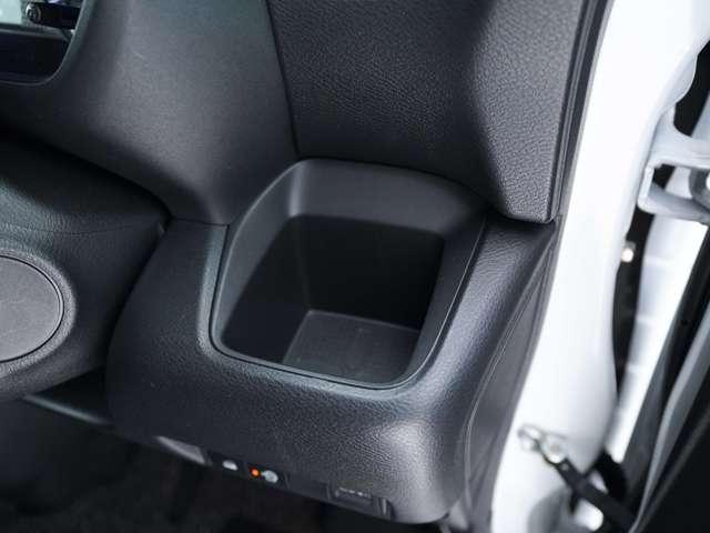 ｅＫクロススペース Ｔ　純正ナビ　純正エンジンスターター　助手席側電動スライドドア　ハンズフリーオートスライドドア　夏冬タイヤセット有（27枚目）