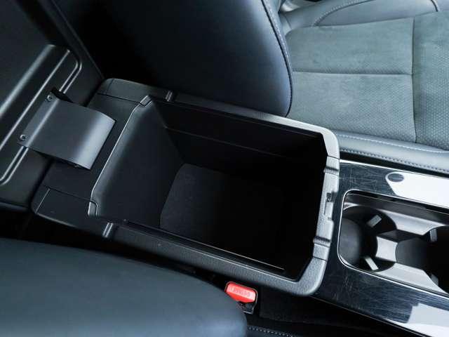 エクリプスクロス ブラックエディション 純正スマホ連携8インチナビ 純正ブラックア 4WD バックカメラ サンルーフ アルミホイール 全周囲カメラ 電動リアゲート シートヒーター オートクルーズコントロール ターボ アイドリングストップ(26枚目)