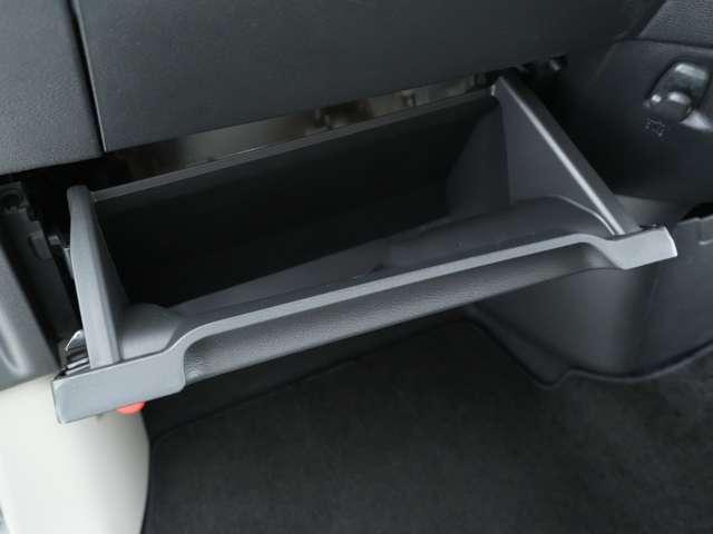 eKワゴン M CDオーディオ 夏冬タイヤセット有 シートヒーター 充電式USBソケット 障害物センサー レーンキープアシスト(18枚目)