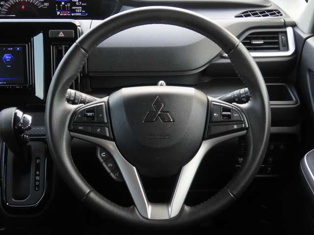 �n���h���ɂ̓X�e�A�����O�X�C�b�`�����ڂ��Ă���܂��I