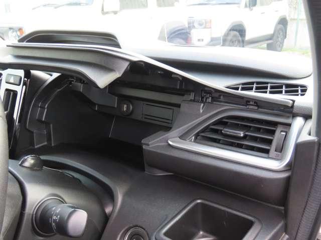 �n���h���̉��ɂ�������Ƃ������[�X�y�[�X��������Ă���܂��I���y�b�c�Ȃǂ����Ēu���̂Ƀs�b�^���ƂȂ��Ă���܂��I