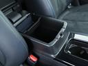 運転席と助手席の間にはコンソールボックスが備わっており、蓋はそのままアームレストとして活用することが可能☆内部はちょっとした小物入れにも使用できます☆