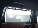 リヤドアトリムにはサンシェードも搭載されており、日差しの強い日でも快適です!