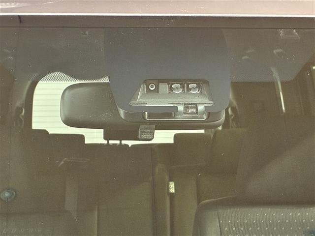 ノア Ｇ　４ＷＤ　メモリーナビ　バックカメラ　衝突被害軽減システム　ＥＴＣ　両側電動スライド　ＬＥＤヘッドランプ　ウオークスルー　乗車定員８人　３列シート　アイドリングストップ（3枚目）