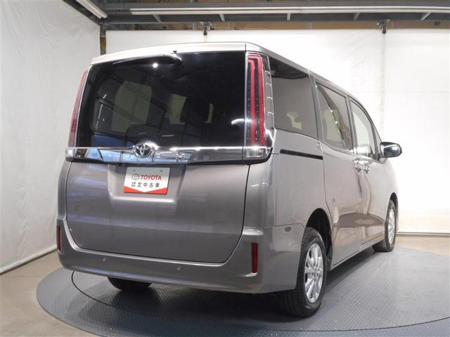 ノア Ｇ　４ＷＤ　メモリーナビ　バックカメラ　衝突被害軽減システム　ＥＴＣ　両側電動スライド　ＬＥＤヘッドランプ　ウオークスルー　乗車定員８人　３列シート　アイドリングストップ（6枚目）