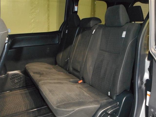 ノア Ｇ　４ＷＤ　メモリーナビ　バックカメラ　衝突被害軽減システム　ＥＴＣ　両側電動スライド　ＬＥＤヘッドランプ　ウオークスルー　乗車定員８人　３列シート　アイドリングストップ（8枚目）