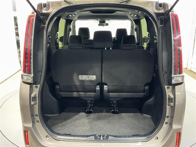 ノア Ｇ　４ＷＤ　メモリーナビ　バックカメラ　衝突被害軽減システム　ＥＴＣ　両側電動スライド　ＬＥＤヘッドランプ　ウオークスルー　乗車定員８人　３列シート　アイドリングストップ（10枚目）