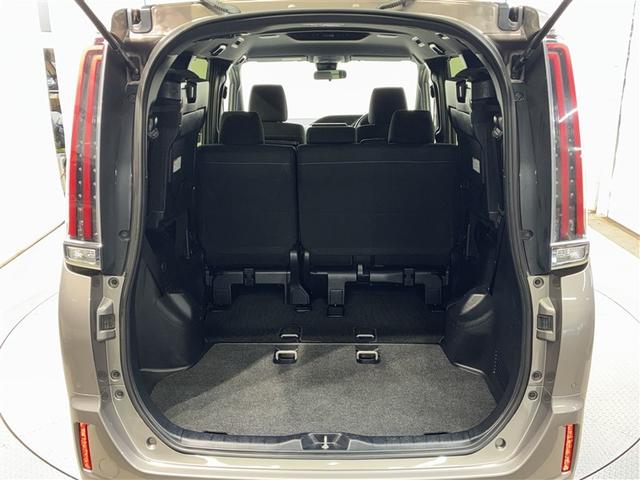 ノア Ｇ　４ＷＤ　メモリーナビ　バックカメラ　衝突被害軽減システム　ＥＴＣ　両側電動スライド　ＬＥＤヘッドランプ　ウオークスルー　乗車定員８人　３列シート　アイドリングストップ（11枚目）