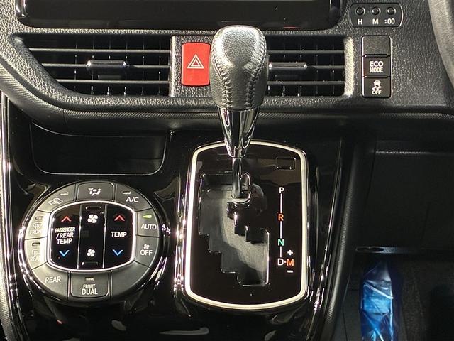 ノア Ｇ　４ＷＤ　メモリーナビ　バックカメラ　衝突被害軽減システム　ＥＴＣ　両側電動スライド　ＬＥＤヘッドランプ　ウオークスルー　乗車定員８人　３列シート　アイドリングストップ（19枚目）