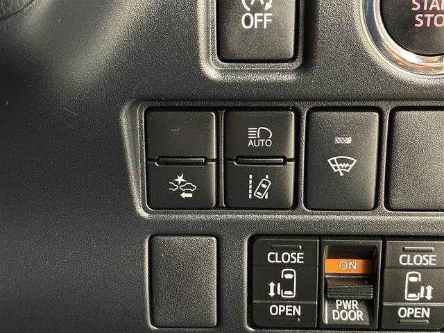 ノア Ｇ　４ＷＤ　メモリーナビ　バックカメラ　衝突被害軽減システム　ＥＴＣ　両側電動スライド　ＬＥＤヘッドランプ　ウオークスルー　乗車定員８人　３列シート　アイドリングストップ（22枚目）