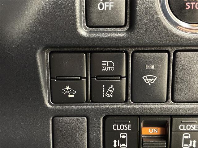 ノア Ｇ　４ＷＤ　メモリーナビ　バックカメラ　衝突被害軽減システム　ＥＴＣ　両側電動スライド　ＬＥＤヘッドランプ　ウオークスルー　乗車定員８人　３列シート　アイドリングストップ（23枚目）