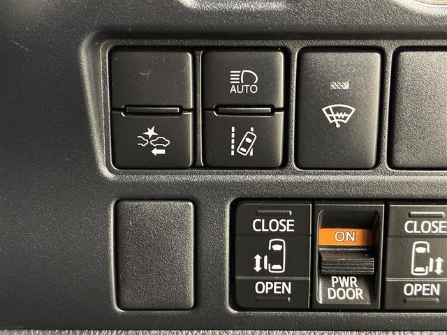 ノア Ｇ　４ＷＤ　メモリーナビ　バックカメラ　衝突被害軽減システム　ＥＴＣ　両側電動スライド　ＬＥＤヘッドランプ　ウオークスルー　乗車定員８人　３列シート　アイドリングストップ（24枚目）