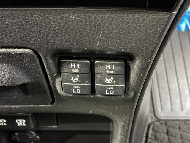 ノア Ｇ　４ＷＤ　メモリーナビ　バックカメラ　衝突被害軽減システム　ＥＴＣ　両側電動スライド　ＬＥＤヘッドランプ　ウオークスルー　乗車定員８人　３列シート　アイドリングストップ（29枚目）