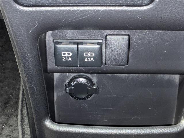 ノア Ｇ　４ＷＤ　メモリーナビ　バックカメラ　衝突被害軽減システム　ＥＴＣ　両側電動スライド　ＬＥＤヘッドランプ　ウオークスルー　乗車定員８人　３列シート　アイドリングストップ（30枚目）