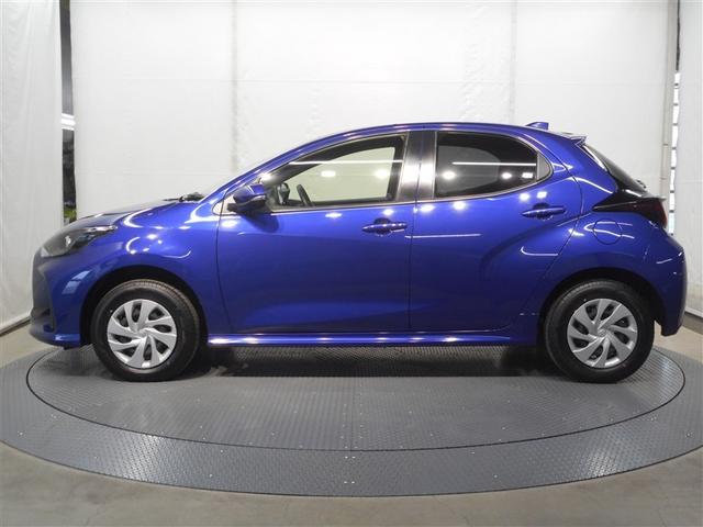 ヤリス Ｘ　４ＷＤ　メモリーナビ　ミュージックプレイヤー接続可　バックカメラ　衝突被害軽減システム　ＥＴＣ（3枚目）