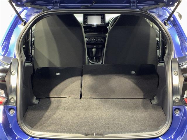 ヤリス Ｘ　４ＷＤ　メモリーナビ　ミュージックプレイヤー接続可　バックカメラ　衝突被害軽減システム　ＥＴＣ（10枚目）