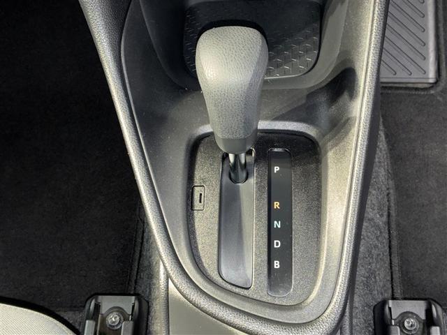 ヤリス Ｘ　４ＷＤ　メモリーナビ　ミュージックプレイヤー接続可　バックカメラ　衝突被害軽減システム　ＥＴＣ（16枚目）