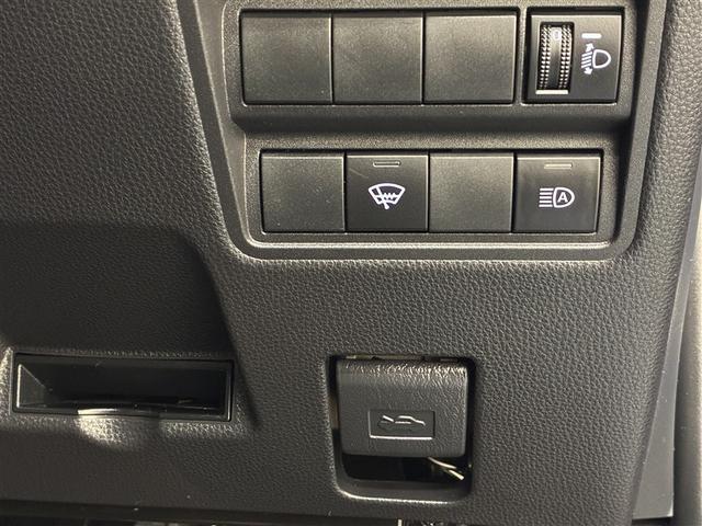 ヤリス Ｘ　４ＷＤ　メモリーナビ　ミュージックプレイヤー接続可　バックカメラ　衝突被害軽減システム　ＥＴＣ（20枚目）