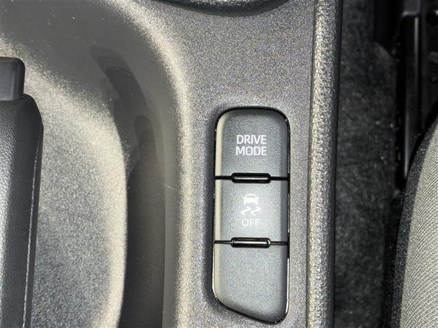 ヤリス Ｘ　４ＷＤ　メモリーナビ　ミュージックプレイヤー接続可　バックカメラ　衝突被害軽減システム　ＥＴＣ（23枚目）