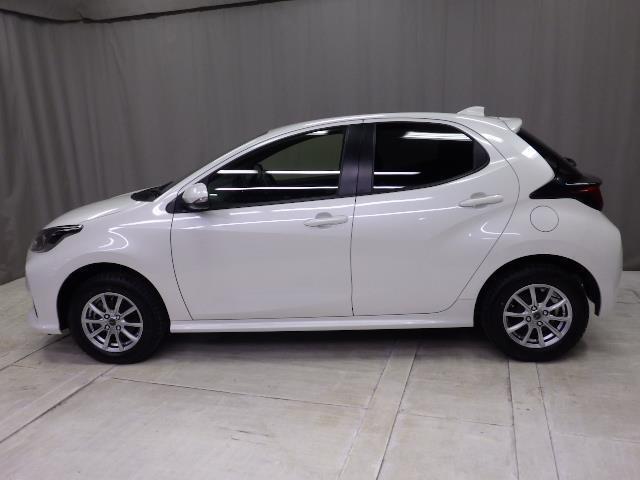 ヤリス Ｘ　４ＷＤ　メモリーナビ　バックカメラ　衝突被害軽減システム　ＥＴＣ（2枚目）