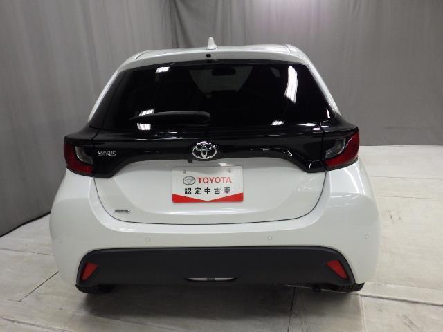 ヤリス Ｘ　４ＷＤ　メモリーナビ　バックカメラ　衝突被害軽減システム　ＥＴＣ（3枚目）