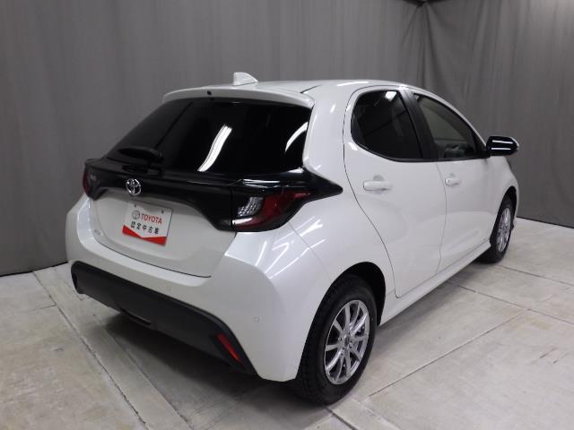 ヤリス Ｘ　４ＷＤ　メモリーナビ　バックカメラ　衝突被害軽減システム　ＥＴＣ（4枚目）