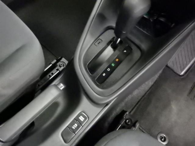 ヤリス Ｘ　４ＷＤ　メモリーナビ　バックカメラ　衝突被害軽減システム　ＥＴＣ（15枚目）