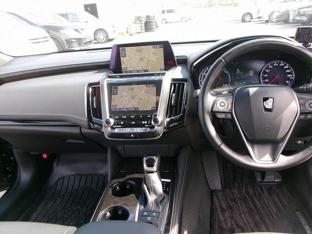 クラウンハイブリッド Ｇ－エグゼクティブ　Ｆｏｕｒ　４ＷＤ　純正ナビ＆フルセグＴＶ＆Ｂｌｕｅｔｏｏｔｈオーディオ＆バックカメラ　　レザーシート　パワーシート　サンルーフ　純正エンジンスターター　クリアランスソナー（7枚目）