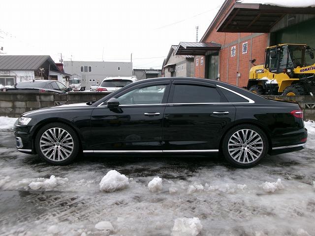 Ａ８ ５５ＴＦＳＩクワトロ　ハイブリッド　４ＷＤ　サンルーフ　本革シート　アラウンドビューモニター　インタークーラーターボ　全席シートヒーター＆パワーシート　ナビＴＶ　レーダー　ドラレコ　Ｐバックドア　ＥＴＣ　イージークローザー（3枚目）