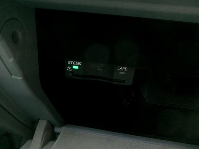 Ａ８ ５５ＴＦＳＩクワトロ　ハイブリッド　４ＷＤ　サンルーフ　本革シート　アラウンドビューモニター　インタークーラーターボ　全席シートヒーター＆パワーシート　ナビＴＶ　レーダー　ドラレコ　Ｐバックドア　ＥＴＣ　イージークローザー（24枚目）