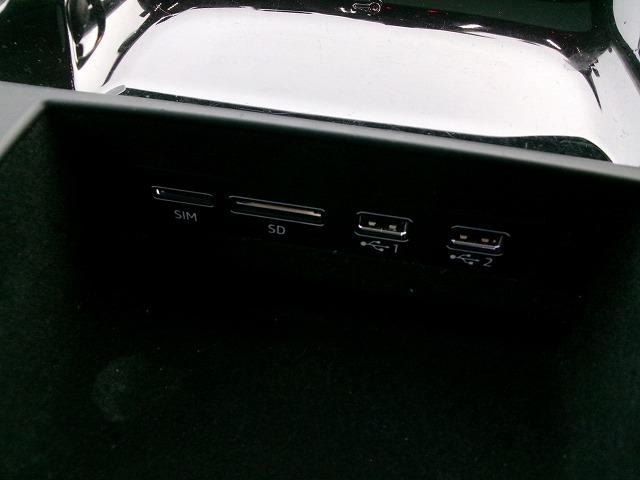 Ａ８ ５５ＴＦＳＩクワトロ　ハイブリッド　４ＷＤ　サンルーフ　本革シート　アラウンドビューモニター　インタークーラーターボ　全席シートヒーター＆パワーシート　ナビＴＶ　レーダー　ドラレコ　Ｐバックドア　ＥＴＣ　イージークローザー（25枚目）