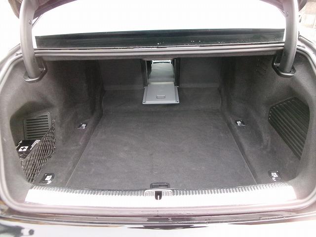 Ａ８ ５５ＴＦＳＩクワトロ　ハイブリッド　４ＷＤ　サンルーフ　本革シート　アラウンドビューモニター　インタークーラーターボ　全席シートヒーター＆パワーシート　ナビＴＶ　レーダー　ドラレコ　Ｐバックドア　ＥＴＣ　イージークローザー（36枚目）