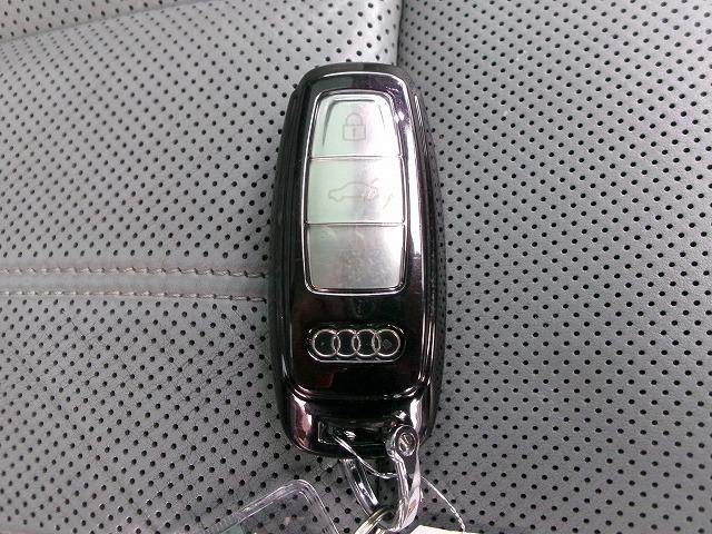 Ａ８ ５５ＴＦＳＩクワトロ　ハイブリッド　４ＷＤ　サンルーフ　本革シート　アラウンドビューモニター　インタークーラーターボ　全席シートヒーター＆パワーシート　ナビＴＶ　レーダー　ドラレコ　Ｐバックドア　ＥＴＣ　イージークローザー（43枚目）